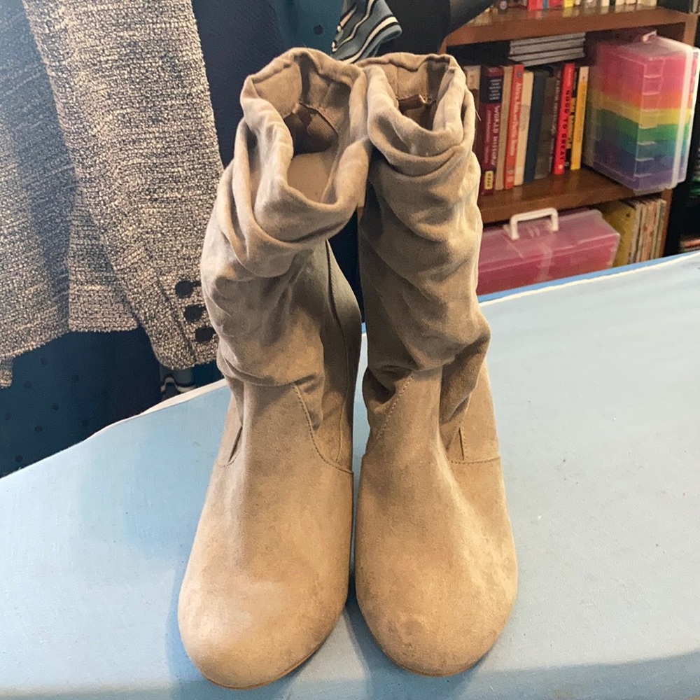 EUC NY&C taupe high heel booties. Size 7